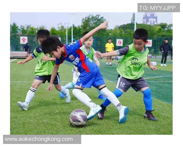 激情绿茵场，团结拼搏心，足球梦想在每一次进球中绽放